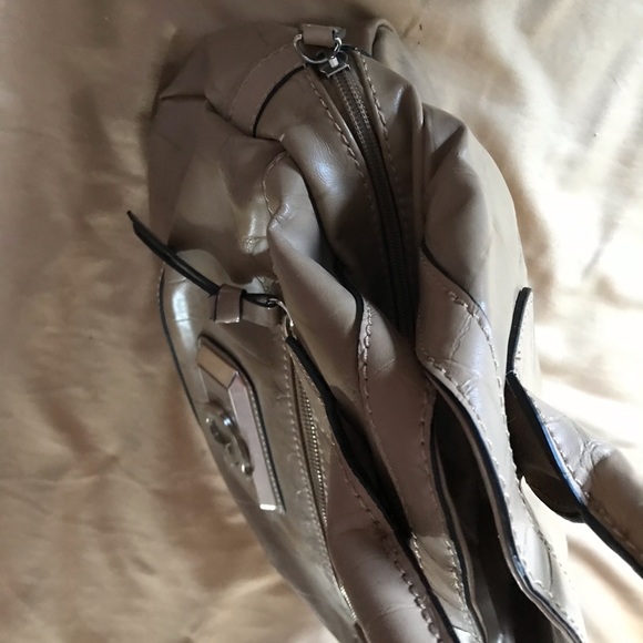 NWT Guess purse - Picture 3 of 7